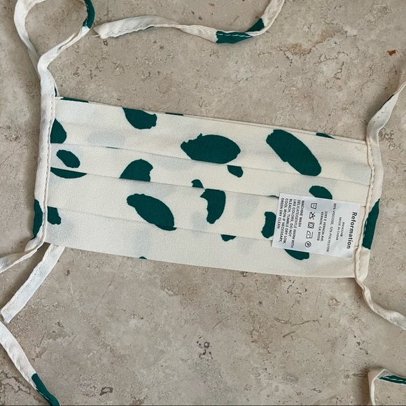 Reformation- Cream w/Green Spot Pleat Tie Mask (QTY 1) - Picture 5 of 10